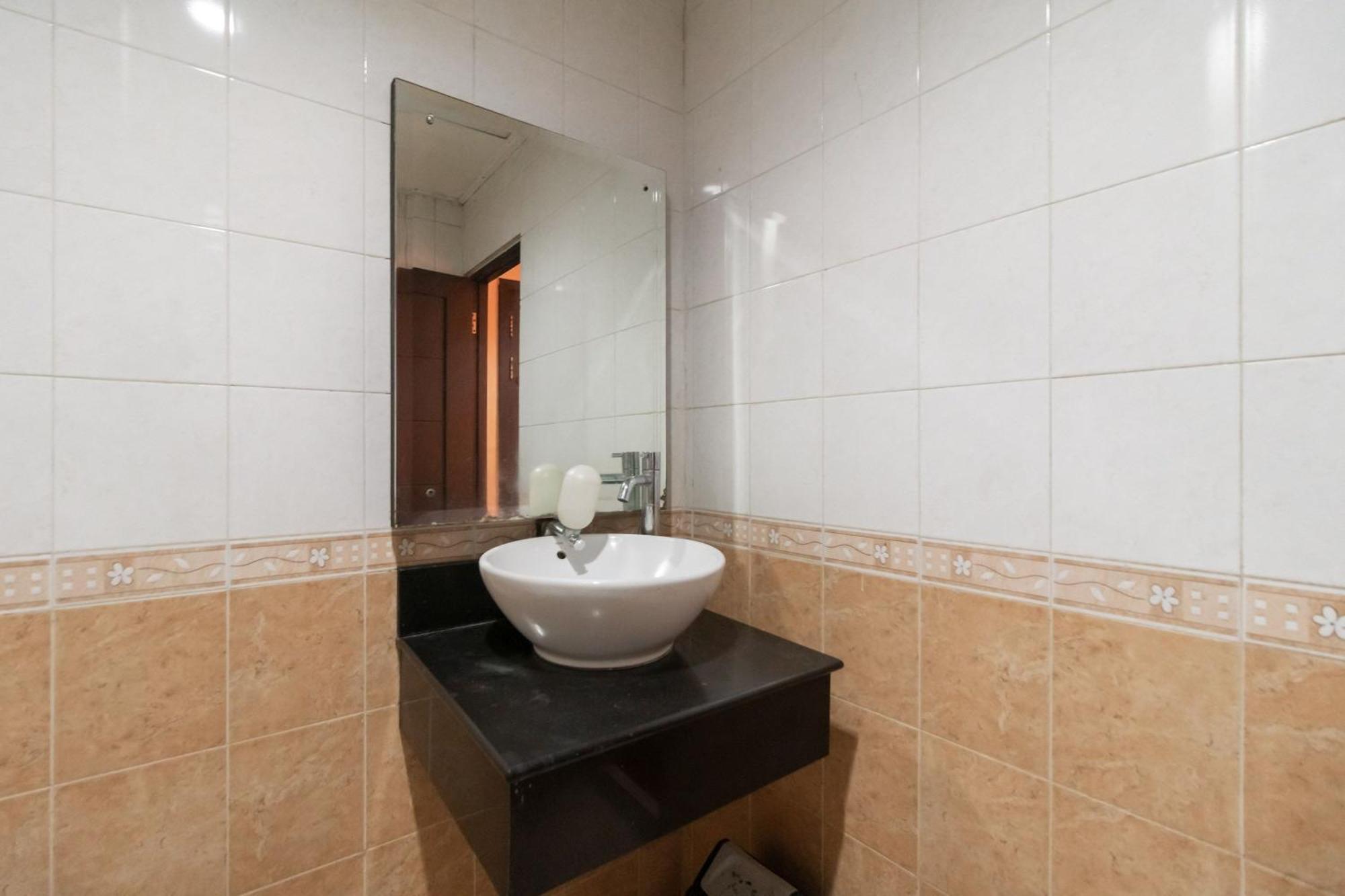 Hotel Reddoorz At Jalan Gunung Sahari Jakarta Pokoj fotografie